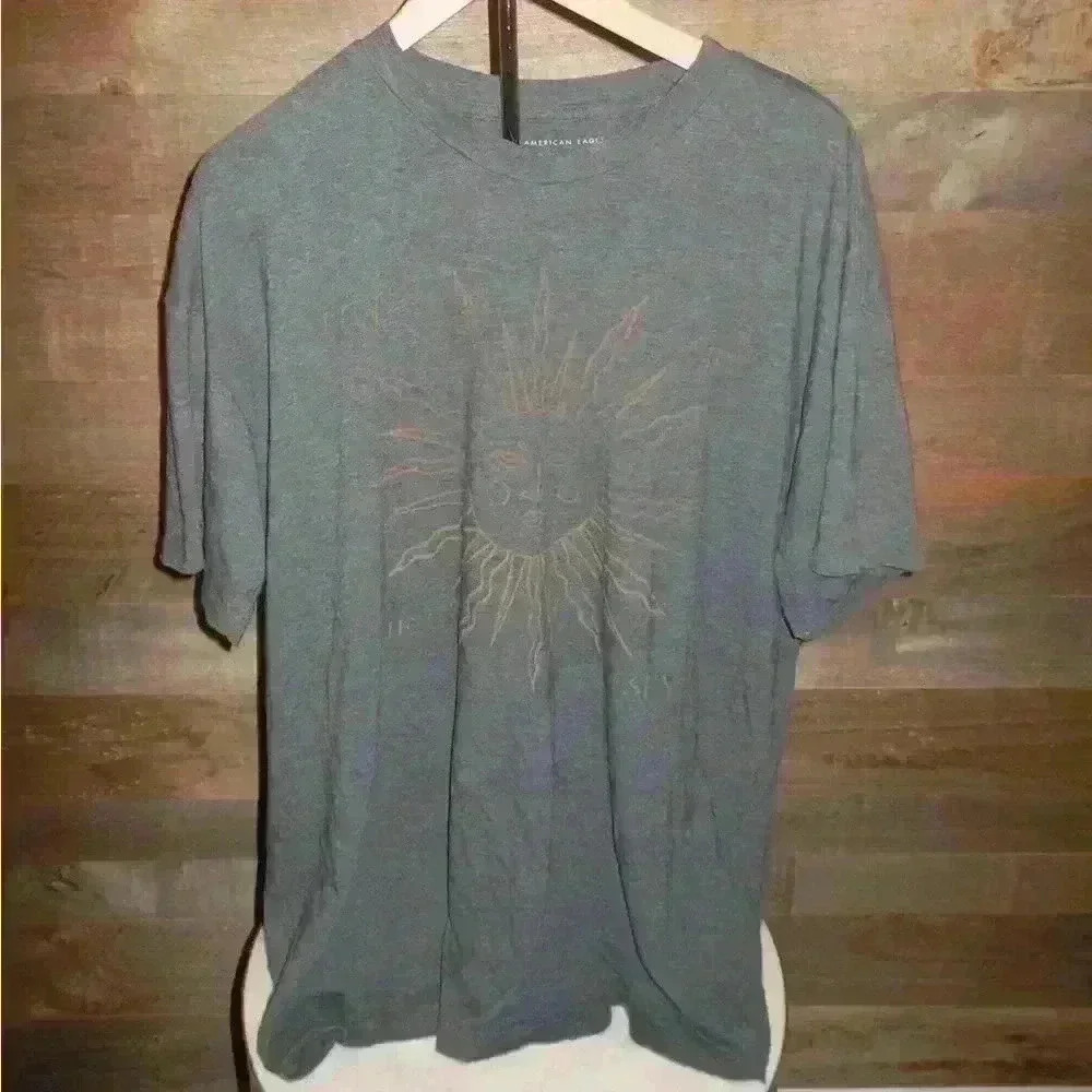 American Eagle gray t-shirt w/sun design - L/XL